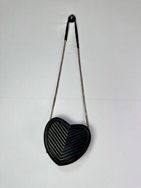 Forever 21 Faux Leather Quilted Crossbody Bag Black Gold Chain Heart Y2K Casual